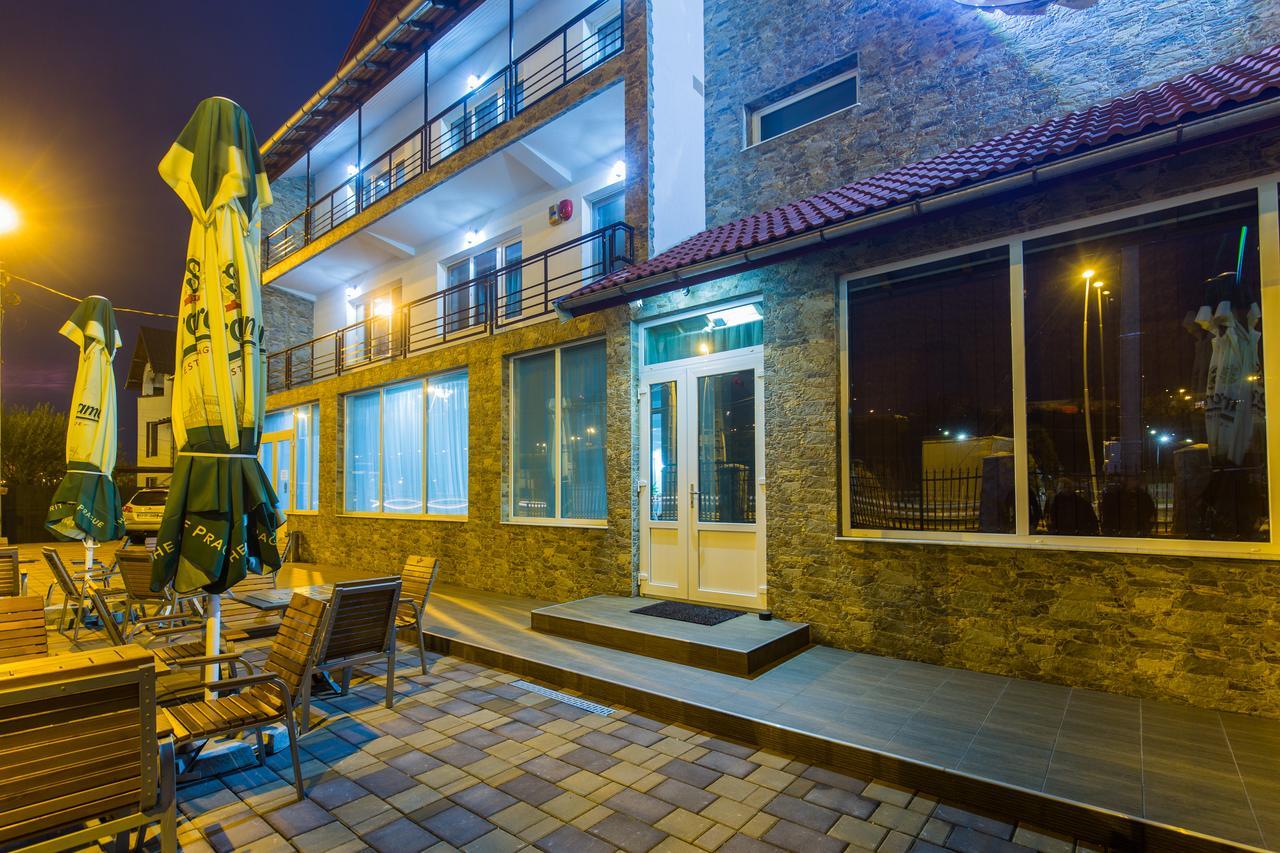 Hotel Raxand Residence Mioveni Exterior foto